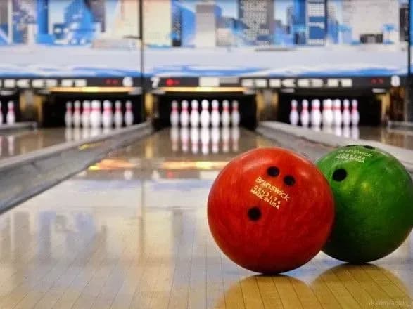 kubok-vidkritikh-serdets-yak-biznes-vchiv-sonyachnikh-ditlakhiv-u-bouling-grati