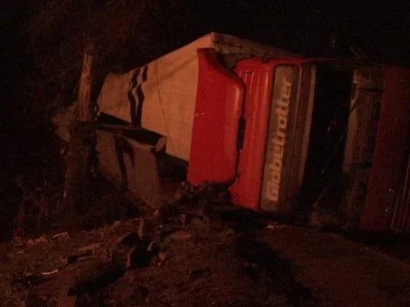 u-zaporizhzhi-perekinulasya-fura-ta-poshkodila-mist