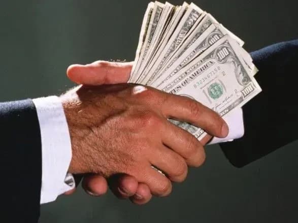 chotirom-posadovtsyam-visunuto-pidozri-u-privlasnenni-ponad-400-mln-grn