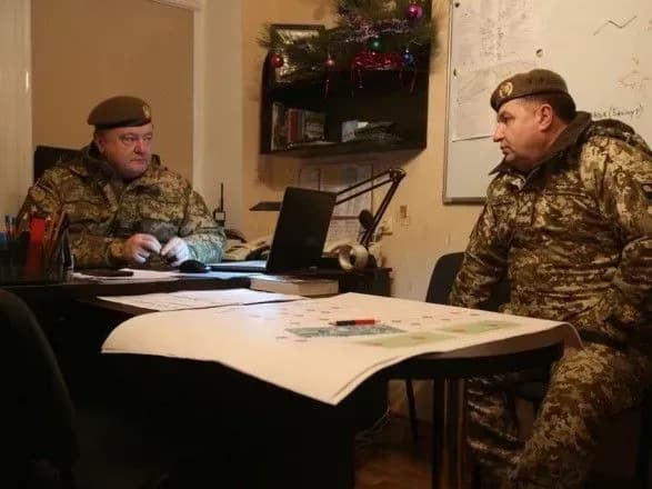 poroshenko-pribuv-na-donbas-zustrichati-zvilnenikh-z-polonu