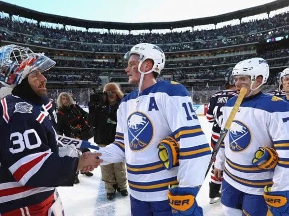 nkhl-provela-match-na-vidkritiy-beysbolnyy-areni