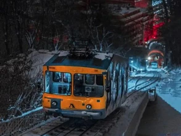 kiyivskiy-funikuler-u-novorichnu-nich-vstanoviv-rekord-z-perevozu-pasazhiriv