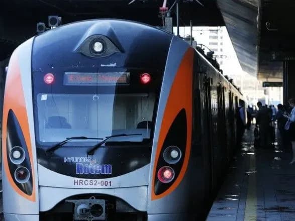 rizdvyani-svyata-ukrzaliznitsya-priznachila-dodatkoviy-potyag-u-zakhidnomu-napryamku