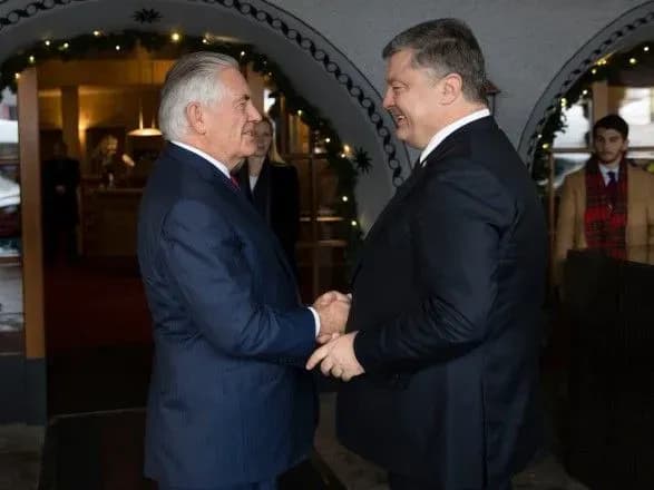 poroshenko-rozpoviv-pro-scho-govoriv-z-tillersonom