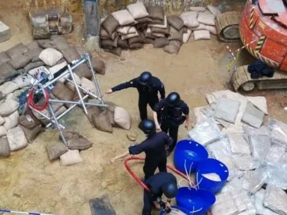 u-gonkongu-saperi-pristupili-do-zneshkodzhennya-aviabombi-chasiv-drugoyi-svitovoyi-viyni