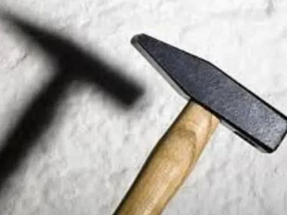 na-prikarpatti-pensionerka-molotkom-vbila-ridnogo-brata