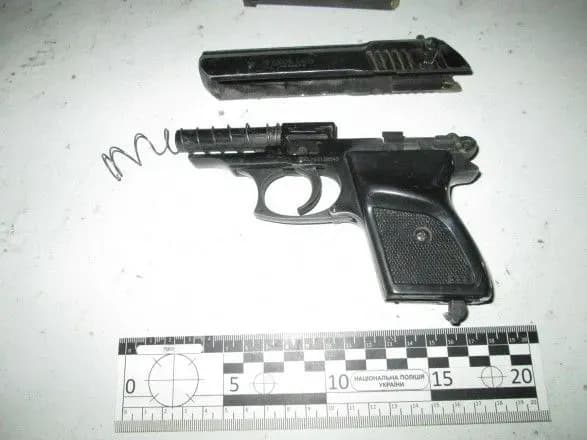 v-uzhgorodi-cholovik-vlashtuvav-strilyaninu-v-pitseriyi