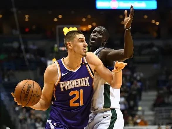 ukrayinets-stav-nayrezultativnishim-basketbolistom-finiksu-u-gri-nba-zi-spers