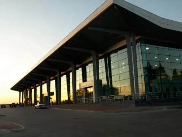 aeroport-yaroslavskogo-v-novomu-rotsi-planuye-zbilshiti-pasazhiropotik-za-rakhunok-novikh-aviapereviznikiv-i-marshrutiv