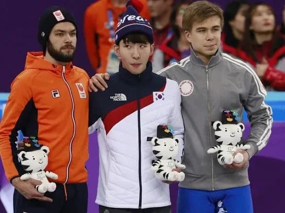 niderlandskiy-short-trekist-shinki-knegt-zvinuvachuyetsya-v-obrazliviy-povedintsi