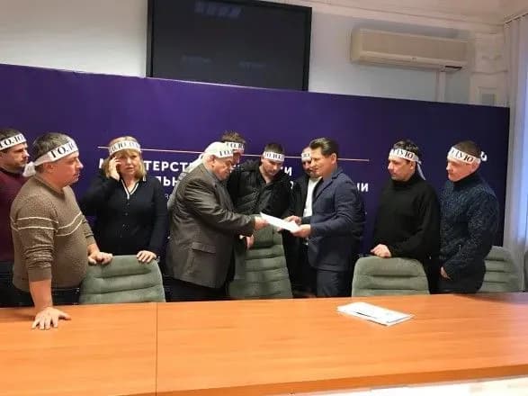 shakhtari-selidovvugillya-ogolosili-goloduvannya-v-budivli-minenergovugillya-glava-npgu