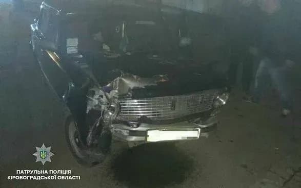 u-kropivnitskomu-elektroopora-pislya-dtp-vpala-na-budinok