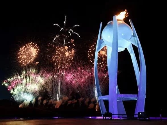 tantsi-pisni-ta-salyuti-yak-zakrivayut-olimpiadu-2018