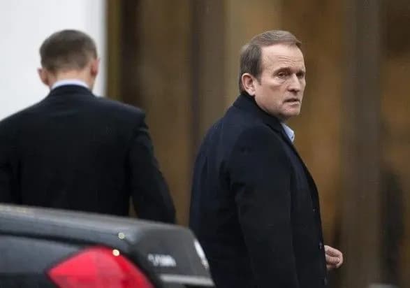 naybilsh-efektivnim-u-zvilneni-zaruchnikiv-viyavivsya-medvedchuk-poroshenko