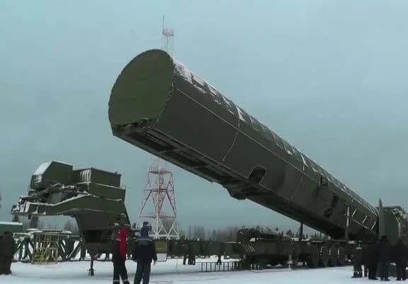 putin-pokazav-novi-balistichni-raketi-rf