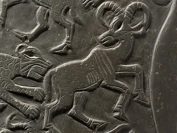 u-britanskomu-muzeyi-na-tili-mumiyi-znaydeni-naydavnishi-tatuyuvannya-v-istoriyi