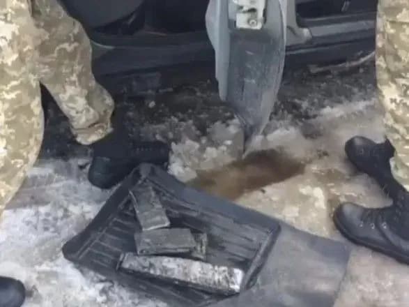 cholovik-namagavsya-vivesti-z-okupovanoyi-gorlivki-300-svintsyu