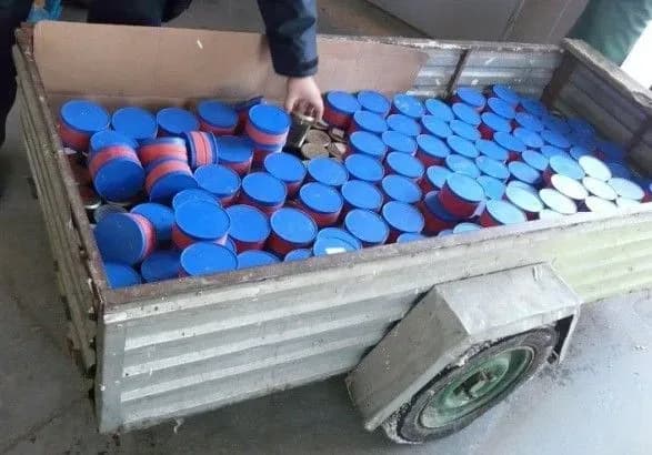 u-polschi-zatrimali-ukrayintsiv-yaki-khotili-vivezti-160-kilogramiv-chornoyi-ikri