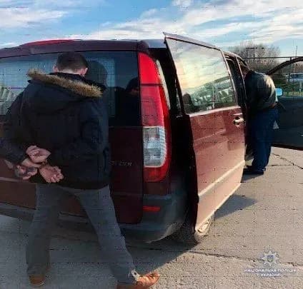 inozemets-namagavsya-vivezti-do-nimechchini-dvokh-ukrayinok-dlya-seksualnoyi-ekspluatatsiyi