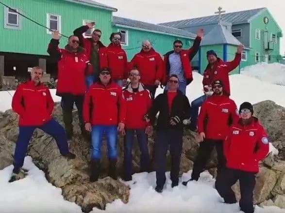 stantsiya-akademik-vernadskiy-dosyagnennya-ukrayintsiv-i-primkhi-zhittya-pid-ozonovoyu-dirkoyu