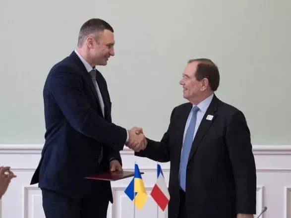 klichko-pidpisav-z-metropoliyeyu-velikogo-parizha-komyunike-pro-spivrobitnitstvo-v-rozvitku-aglomeratsiy