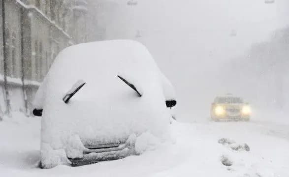 v-ukrayini-ochikuyut-snig-ta-khurtovini-na-dorogakh-ozheleditsya