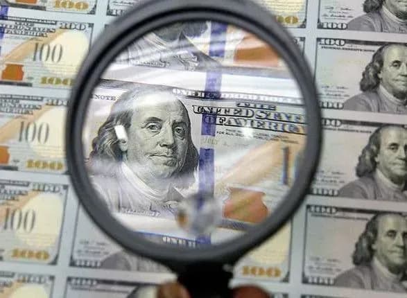 u-kiyevi-cholovik-namagavsya-obminyati-11-tis-falshivikh-dolariv