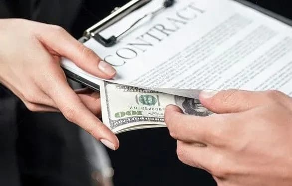 spiymali-na-garyachomu-golovniy-arkhitektor-mista-na-kharkivschini-zatrimana-na-khabari