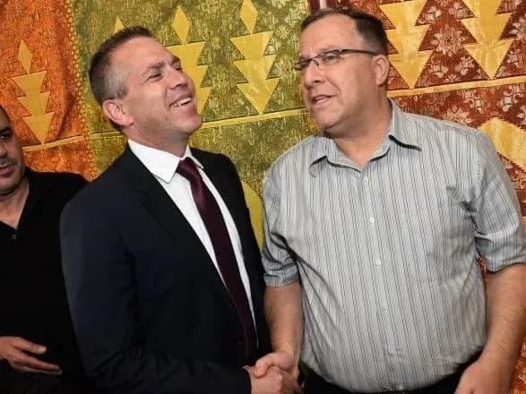 u-polschi-tsenzuruvali-promovu-izrayilskogo-politika-abi-toy-zvinuvativ-u-golokosti-ukrayintsiv-ta-nimtsiv