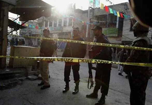 na-festivali-u-pakistani-nevidomiy-kinuv-u-natovp-granatu-ye-postrazhdali