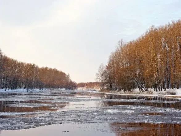 sinoptiki-poperedili-pro-lodostav-na-vodoymakh