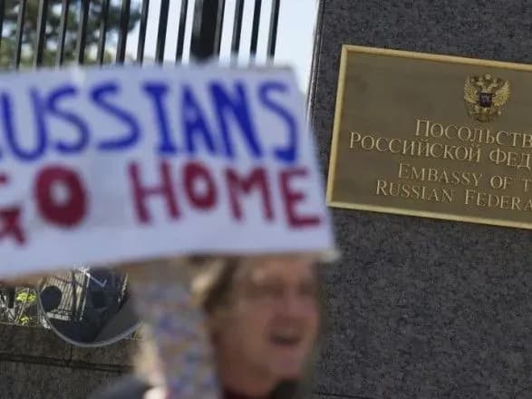 mzs-vidpoviddyu-na-vidvorennya-diplomativ-z-ukrayini-mozhe-buti-viyskova-eskalatsiya