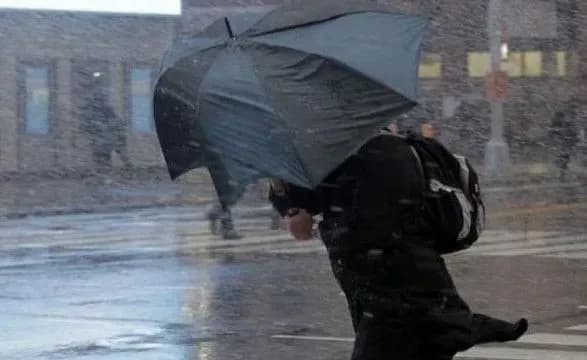 sinoptiki-poperedili-pro-porivi-vitru-v-bagatokh-oblastyakh-ukrayini