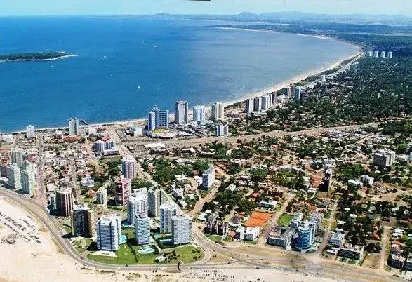 ukrayintsi-zmozhut-podorozhuvati-bez-viz-v-urugvay