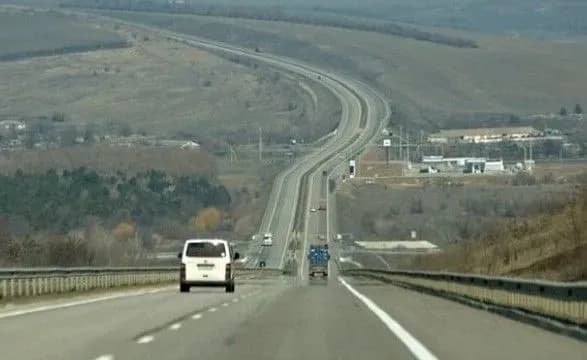 zavtra-na-trasakh-kiyiv-kharkiv-i-kiyiv-odesa-obmezhat-rukh-transportu