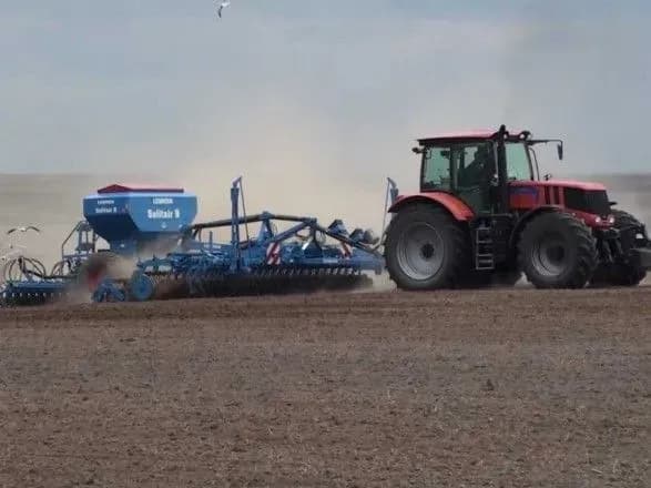 zernovimi-ta-zernobobovimi-zasiyano-vzhe-polovina-plosch