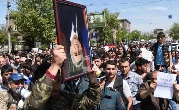 protesti-v-yerevani-ekspert-poyasniv-chomu-movchat-ukrayinski-i-zakhidni-politiki