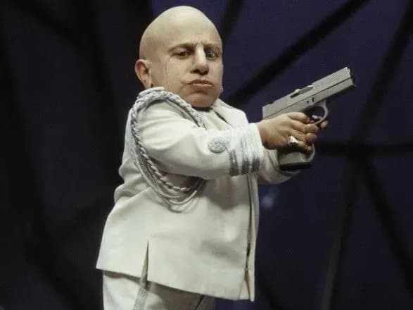 pomer-aktor-scho-zigrav-roli-u-filmakh-pro-garri-pottera-i-ostina-pauersa