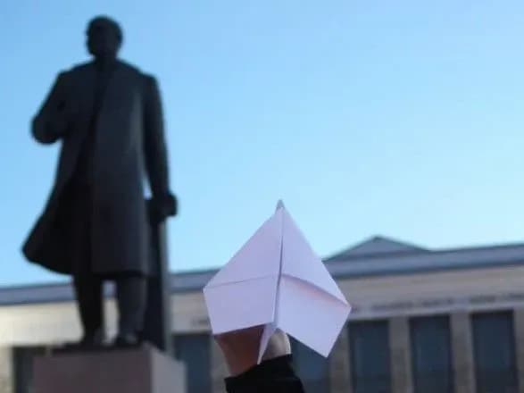 paperovi-litachki-za-svobodu-slova-u-rosiyi-pidtrimali-telegram