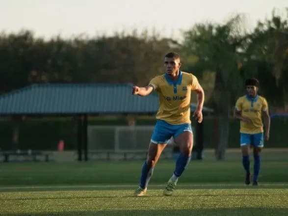 dinamo-zatsikavilos-futbolistom-z-amatorskogo-amerikanskogo-klubu