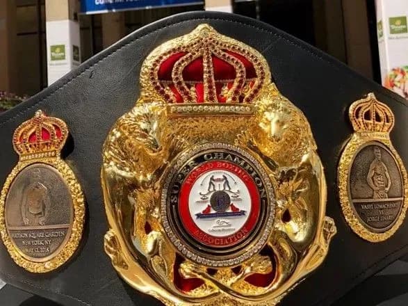 wba-pidgotuvala-spetsialniy-poyas-dlya-peremozhtsya-boyu-lomachenko-linares