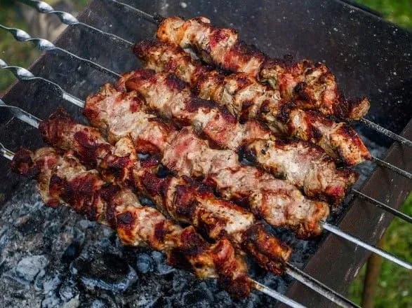 u-rosiyskikh-mistakh-provedennya-chs-2018-timchasovo-zaboronyat-smazhiti-shashliki