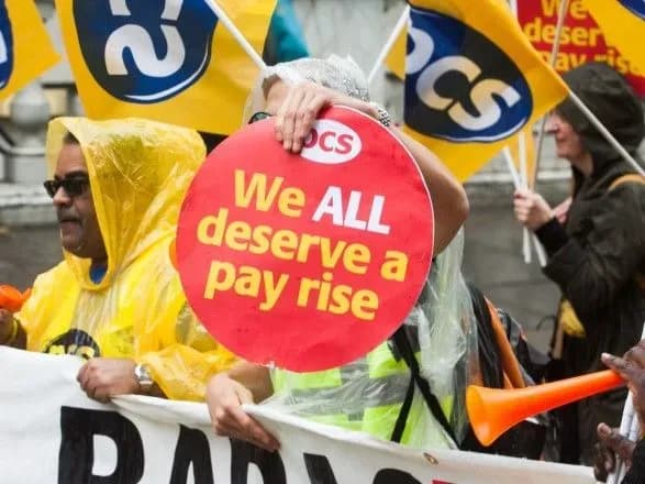 u-londoni-kilka-desyatkiv-tisyach-lyudey-viyshli-na-miting-na-pidtrimku-prav-trudyaschikh