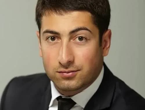 chubarov-zatrimaniy-v-krimu-delegat-kurultayu-silno-pobitiy