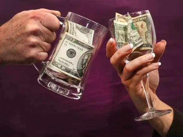 zhiteli-yes-vitrachayut-na-alkogol-bilshe-groshey-nizh-na-osvitu