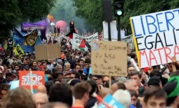protesti-u-frantsiyi-ye-postrazhdali-zrosla-kilkist-zatrimanikh