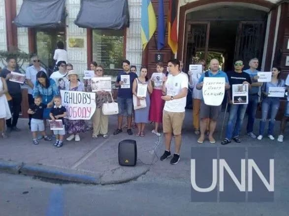 v-odesi-proyshla-aktsiya-na-pidtrimku-sentsova