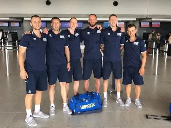 cholovicha-zbirna-ukrayini-vidpravilasya-na-chs-z-basketbolu-3kh3
