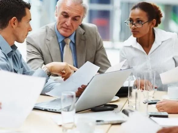 torik-pratsyuvati-do-ukrayini-priyikhali-80-tisyach-inozemtsiv