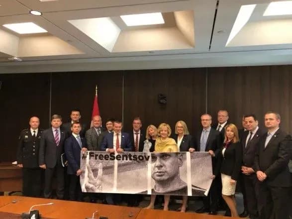 ukrayinska-delegatsiya-v-kanadi-zaklikala-sprostiti-vizoviy-rezhim